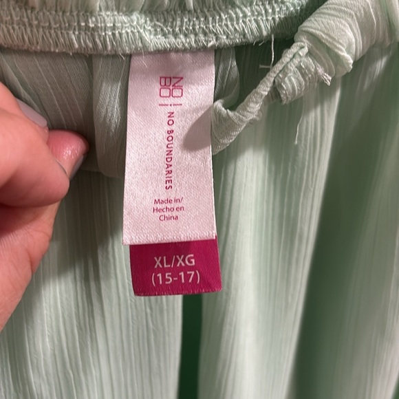 Light green skirt with mermaid cut- No Boundaries XL (15-17) - Picture 4 of 5